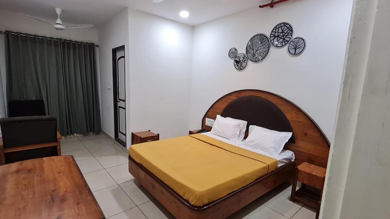 Hotel Tirth Ankleshwar Extérieur photo
