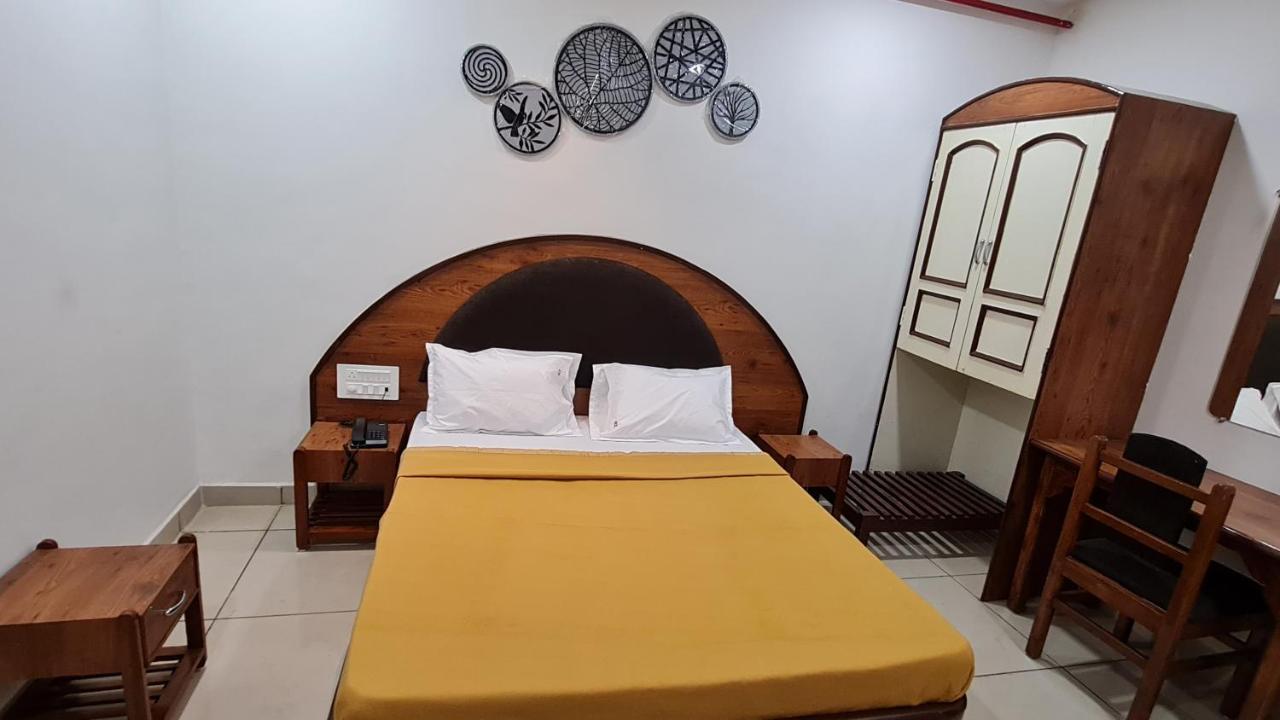 Hotel Tirth Ankleshwar Extérieur photo